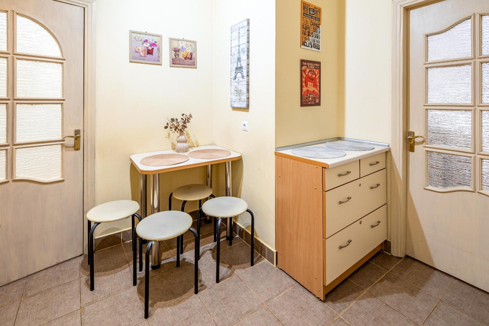 Just Another Comfy Apartment On The Main Squere. 2 Bedrooms, Own Heating, Ac Львов Экстерьер фото